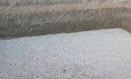 Couche de gravier puits decompression piscine